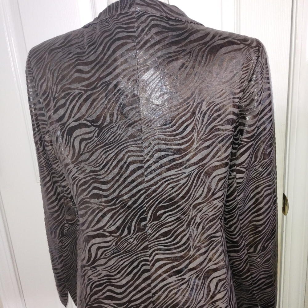 Blazer - Picture 6 of 9